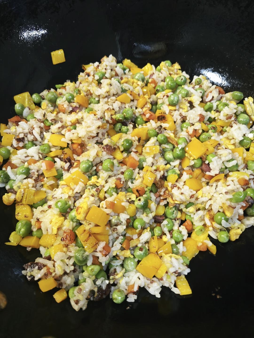 红甜椒蛋炒饭