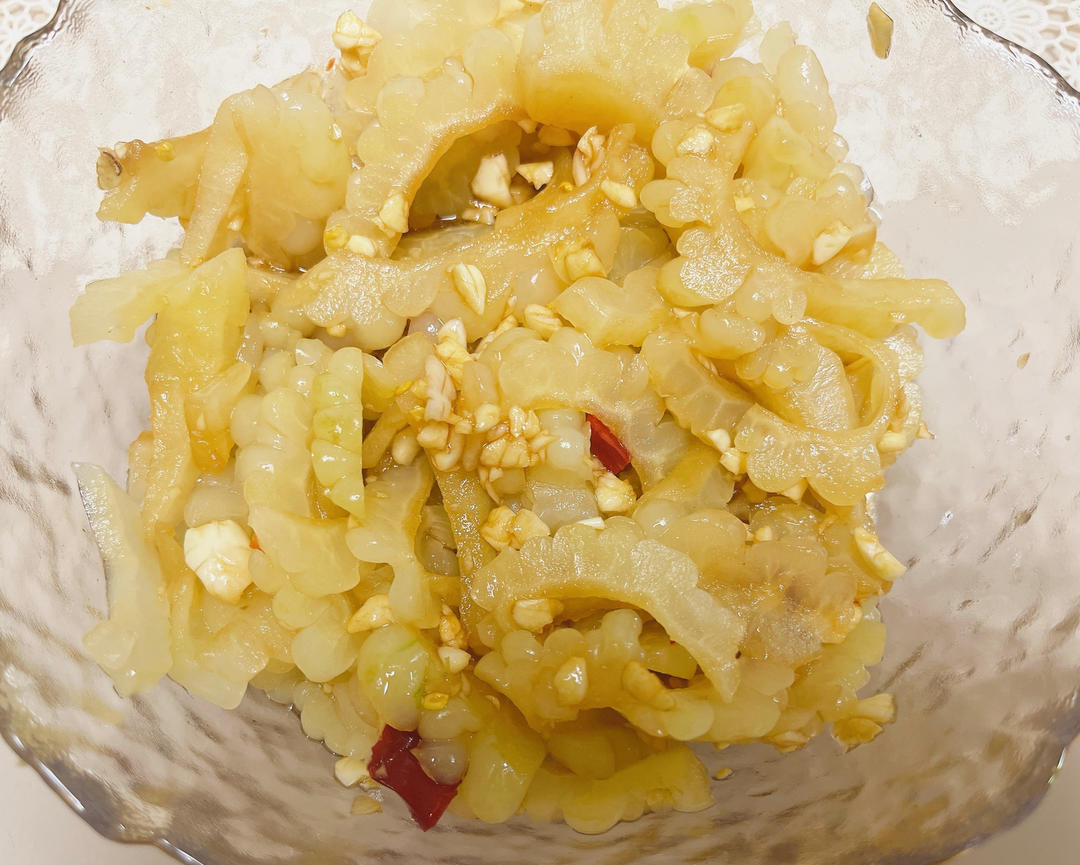 凉拌苦瓜(色碧、味脆)