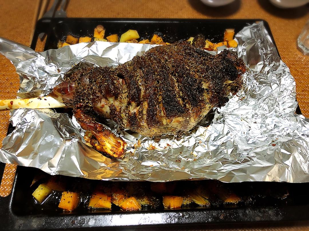 孜然蒜香烤羊腿