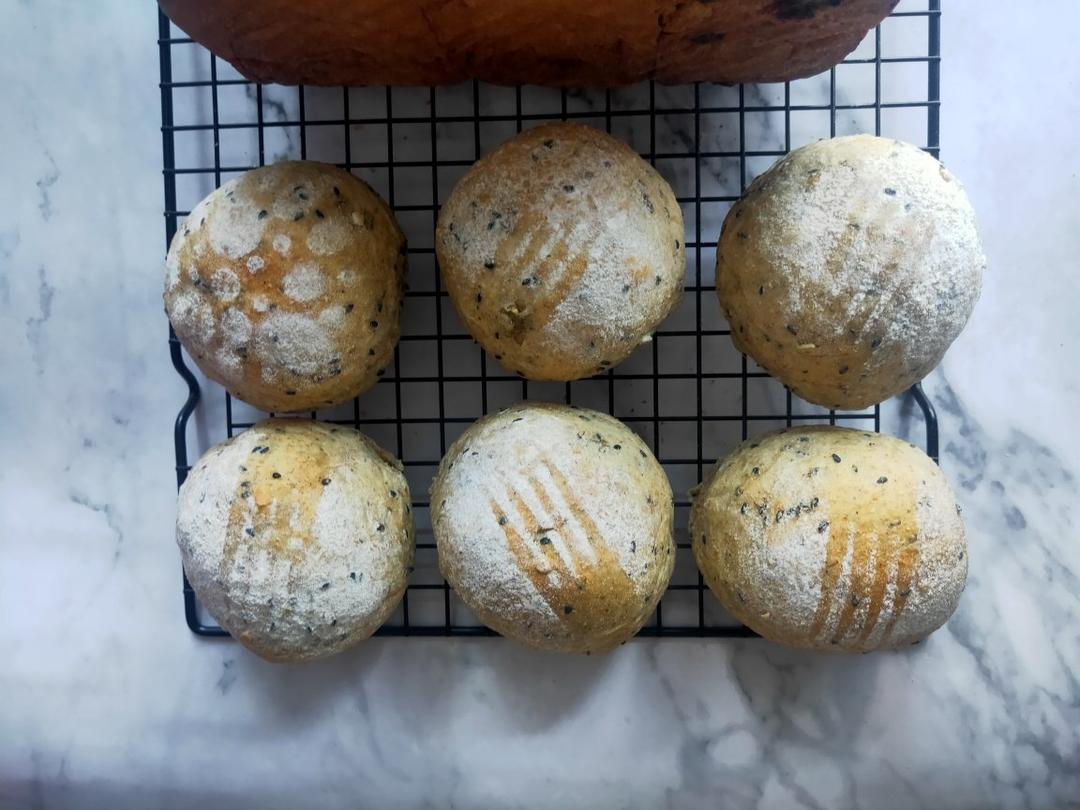 100%全麦黑芝麻餐包（一次发酵）