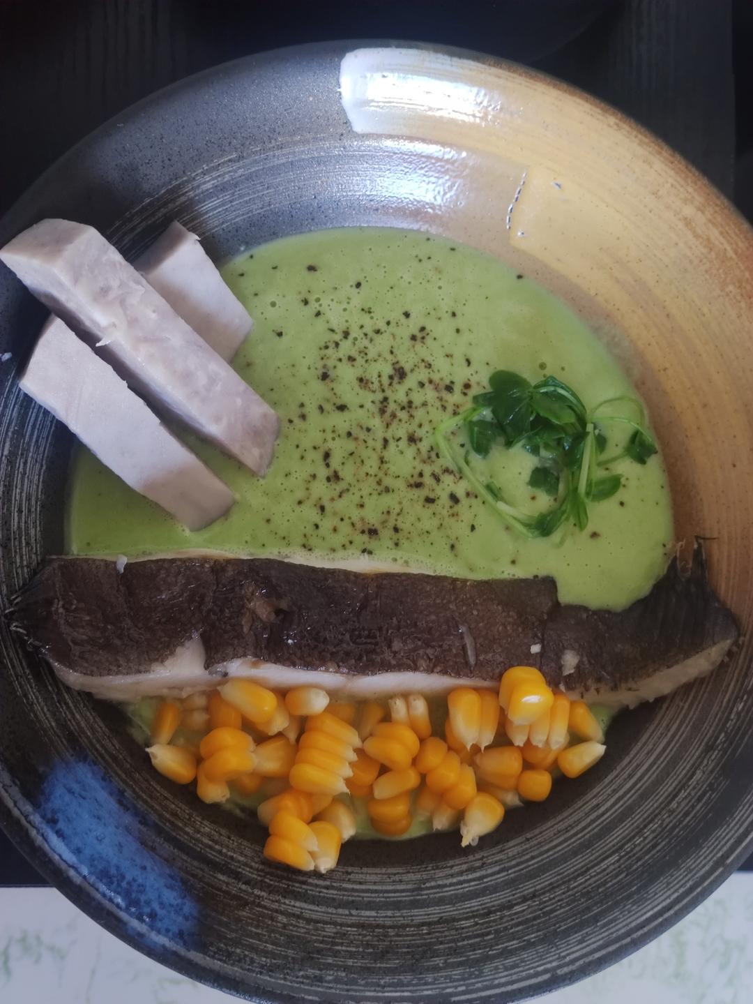 香烤银鳕鱼佐豌豆浓汤