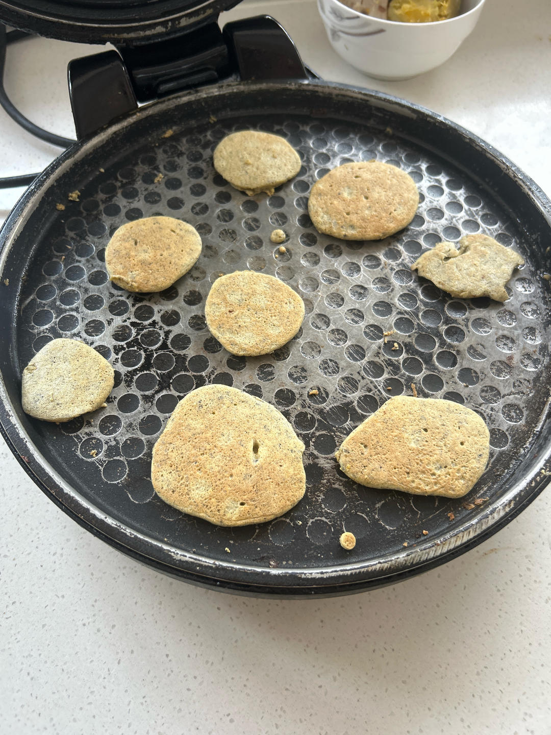 八岁男孩第一次独立做蒸蛋糕