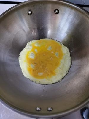 青菜鸡蛋加肠面的做法 步骤1