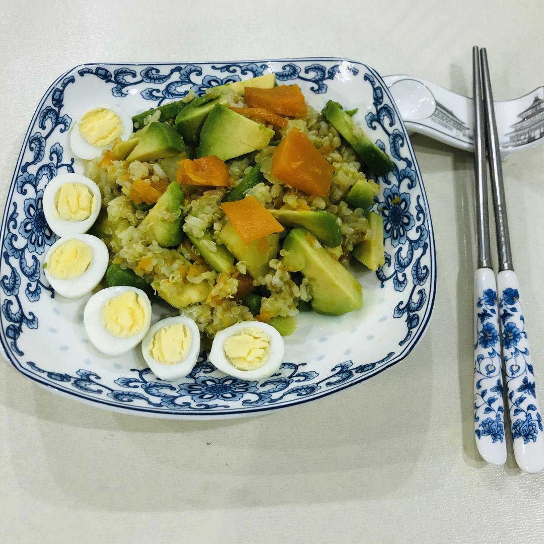 牛油果藜麦杂粮饭
