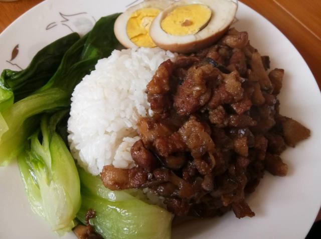 洋葱酥卤肉饭
