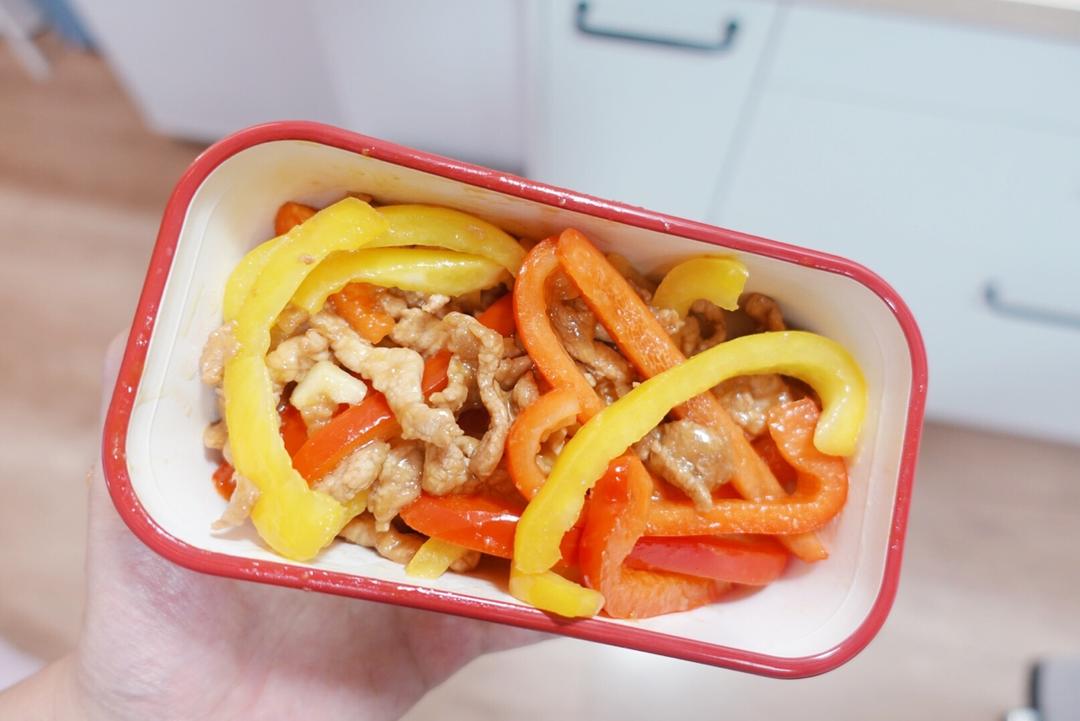 嫩那个嫩的甜椒肉丝