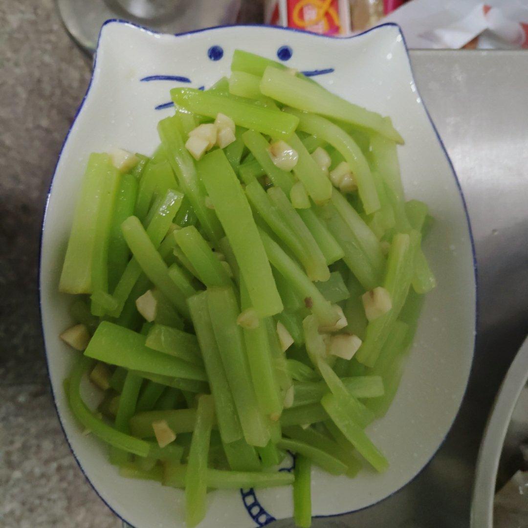 清炒莴笋