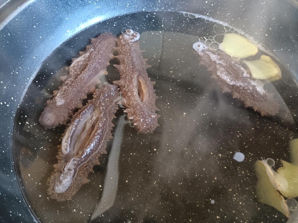 家庭版葱烧海参的做法 步骤1