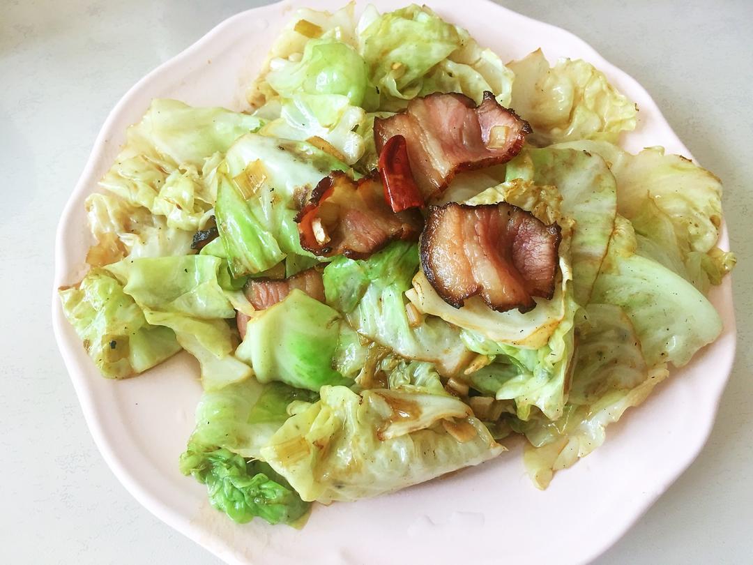 腊肉小炒圆白菜