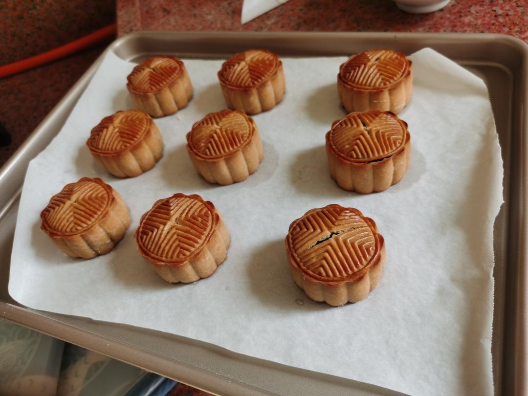 广式月饼—蛋黄莲蓉月饼