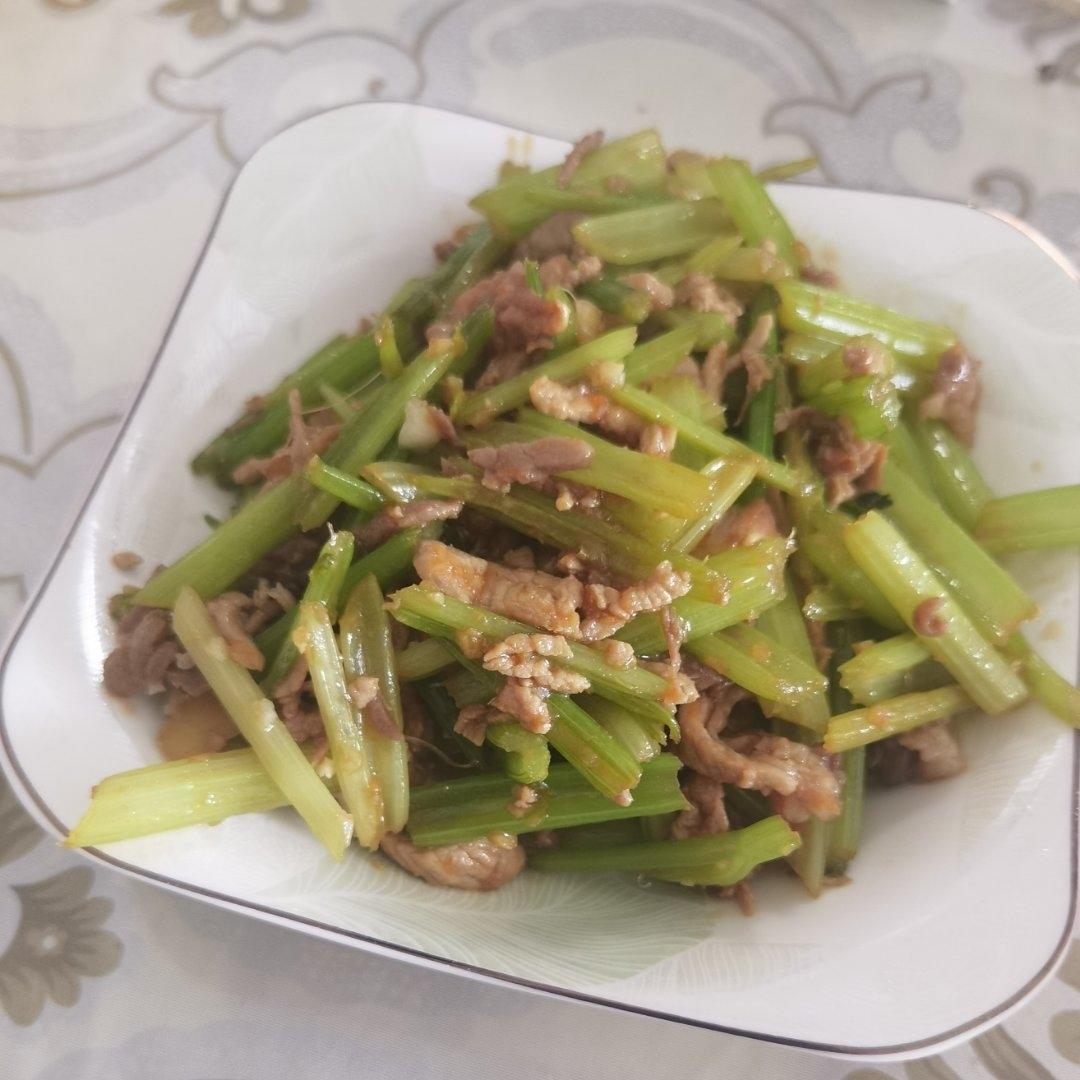 芹菜炒肉