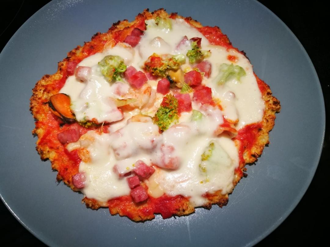 健康低热量的菜花底披萨