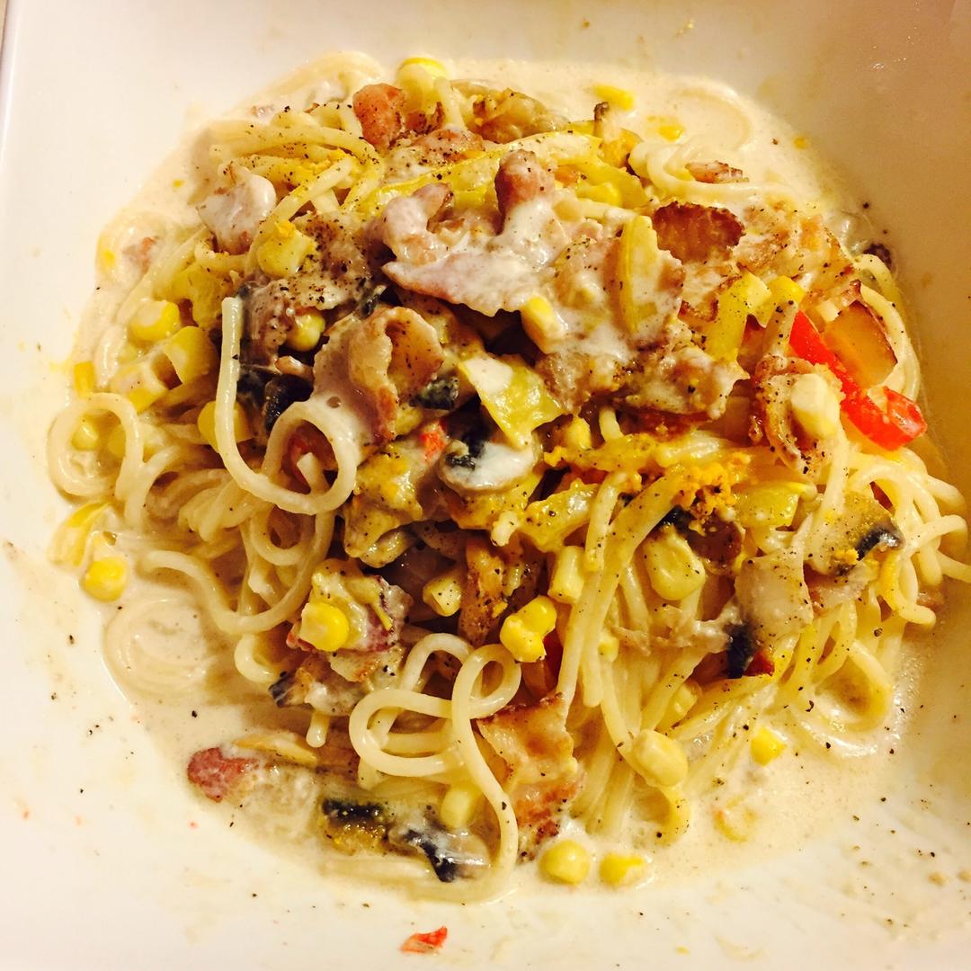 白蘑菇奶油培根意面