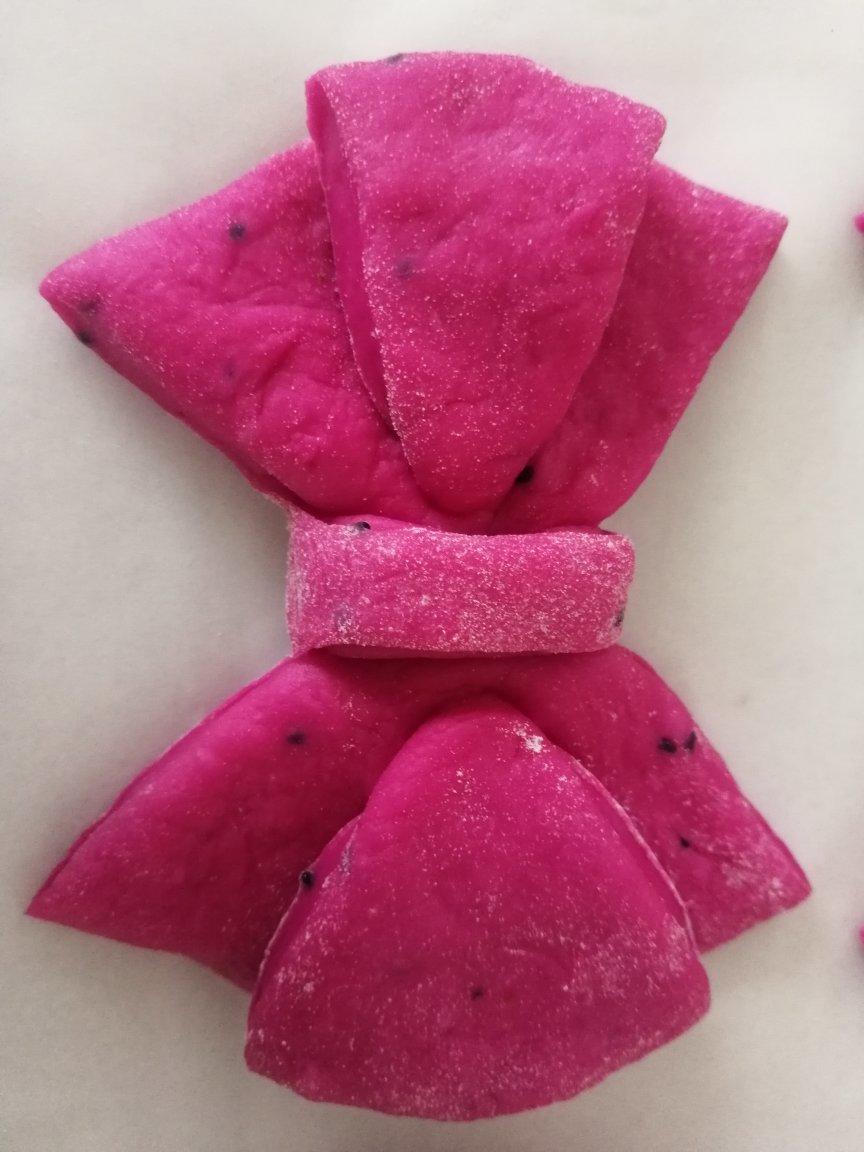 火龙果软欧包，粉嘟嘟～