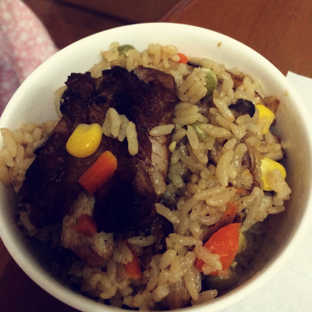 喷香排骨焖饭（爆好吃）