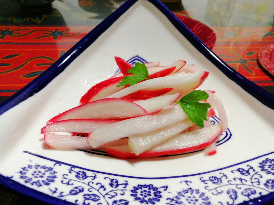 凉拌红皮萝卜丝