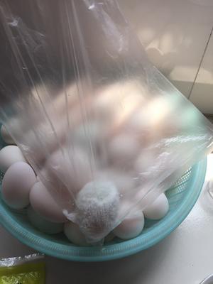 咸鸭蛋，腌制咸鸭蛋以及蛋黄酥里蛋黄的处理，蛋白的消耗的做法 步骤6
