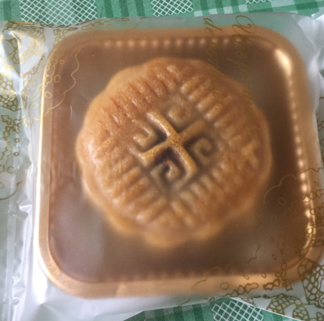 广式月饼——蛋黄莲蓉月饼