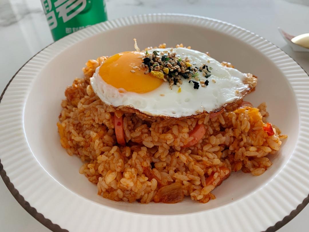 【在当地吃得开吗？泰国篇】
被名厨洪锡天和吕珍九大赞的泡菜炒饭BY李珉宇 김치볶음밥