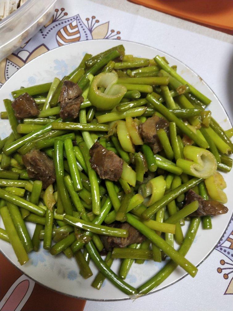 蒜苔炒牛肉