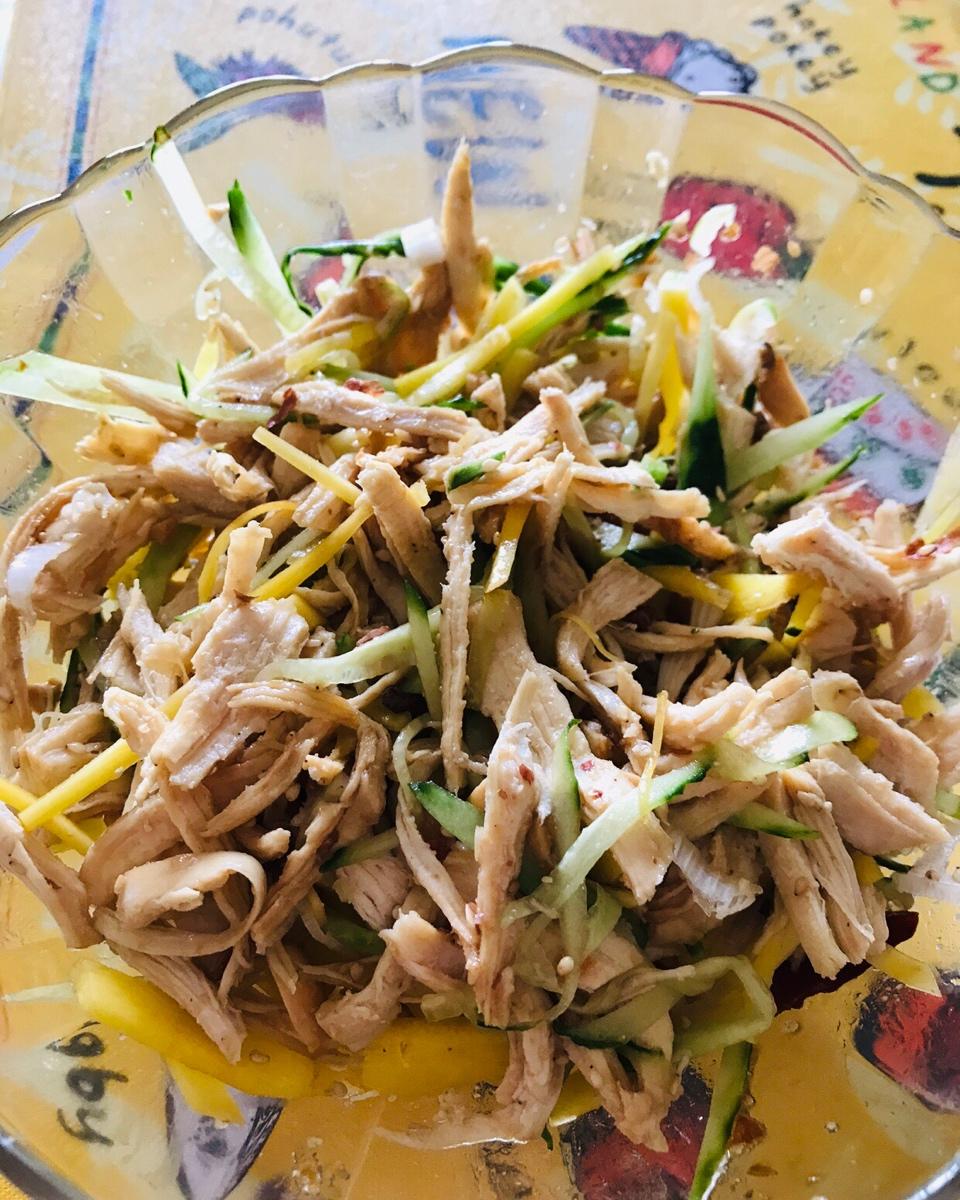 凉拌鸡丝（爽口低脂鸡胸肉）