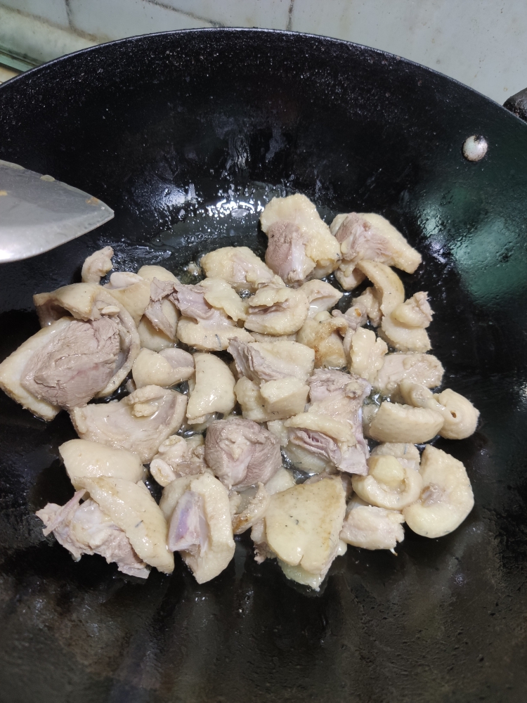用料少，汤色清，信阳海带鸭汤，商城县特色老鸭汤的做法 步骤2