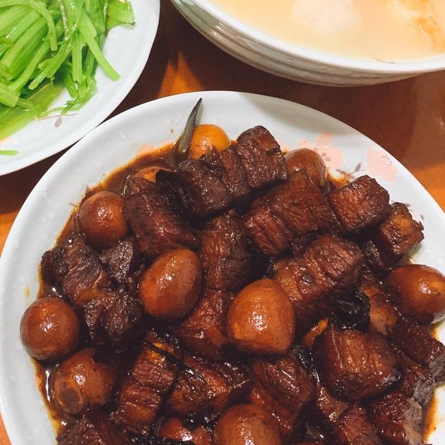 五花肉烧鹌鹑蛋