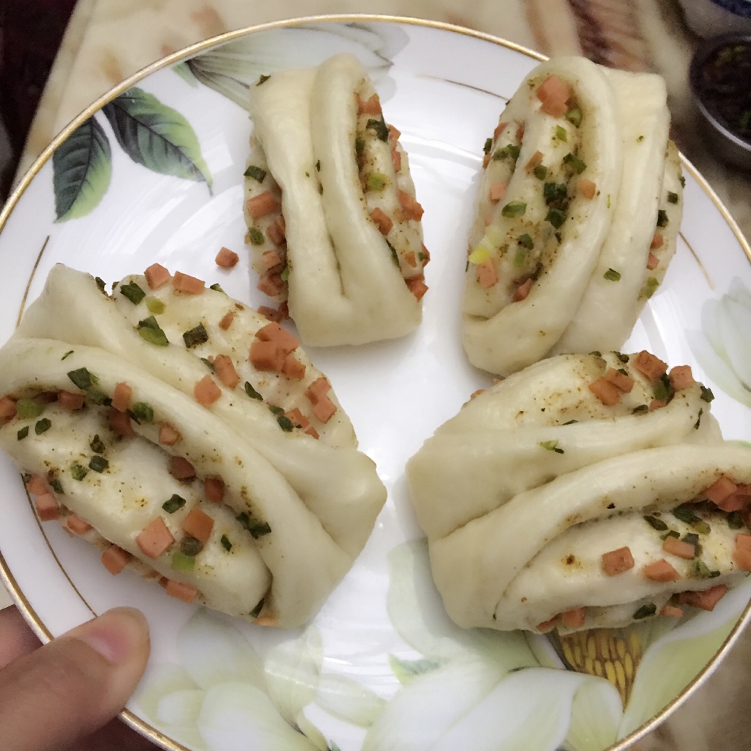 最好吃的火腿葱香花卷—附让葱不变黄的小窍门