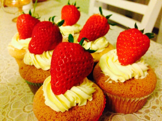 超简单完美戚风蛋糕（6寸2蛋）附打发、翻拌、脱模视频