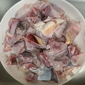 剁椒鱼头能多吃两碗饭的做法 步骤2