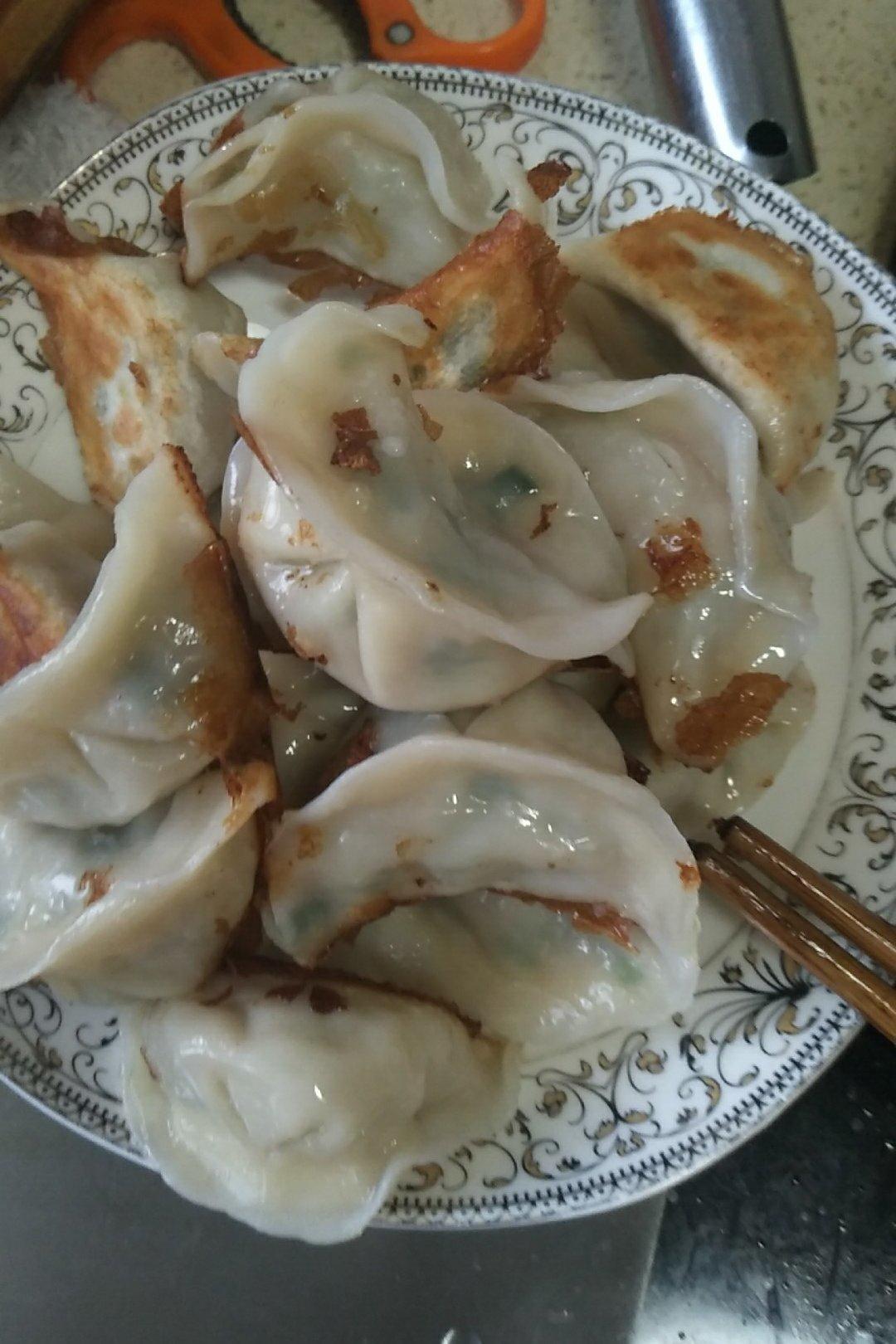 6688_3txr做的早餐来一锅香脆的生煎饺子