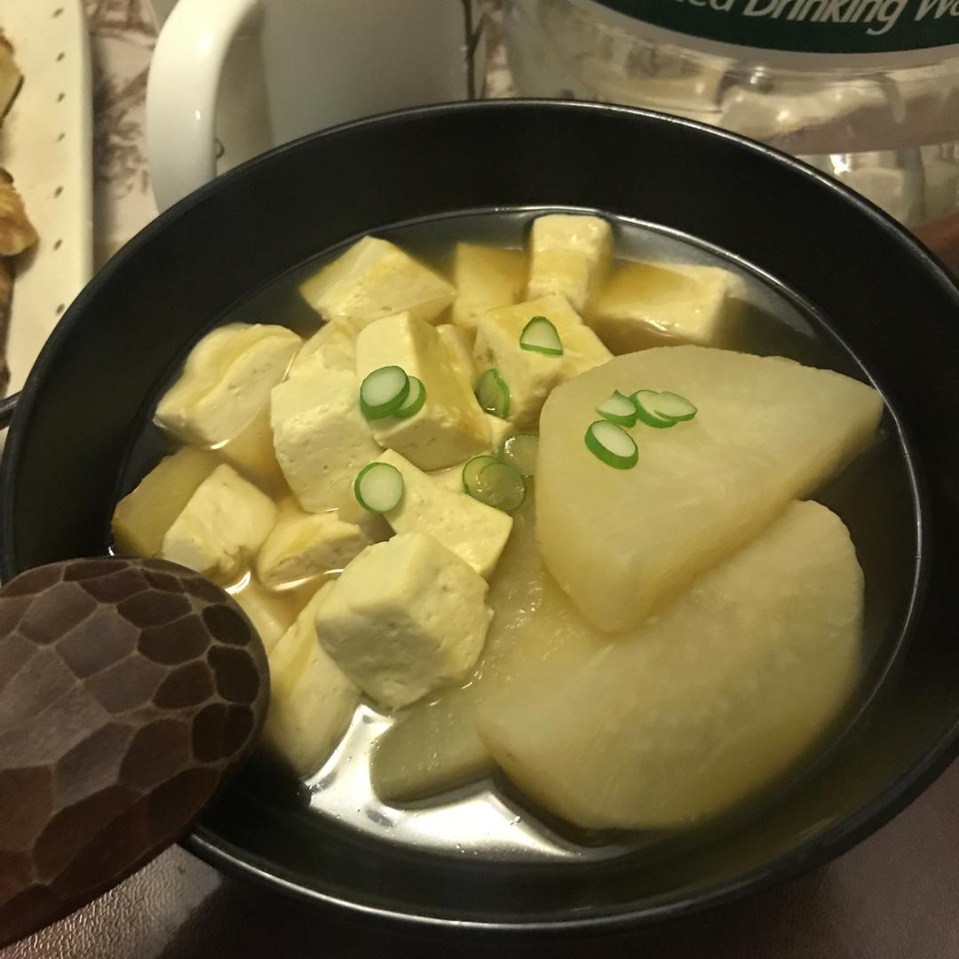 白萝卜豆腐汤