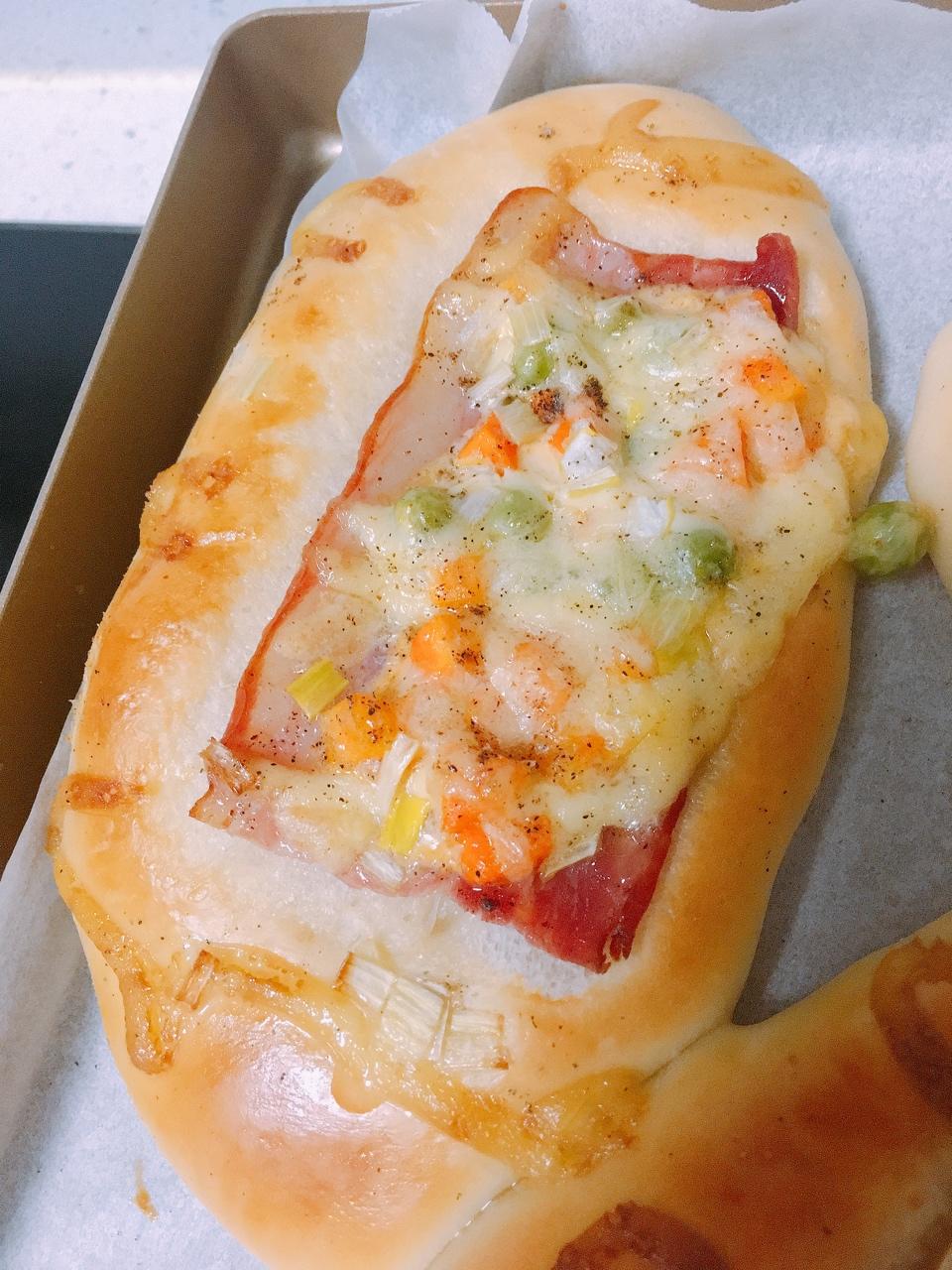 【培根沙拉面包】
