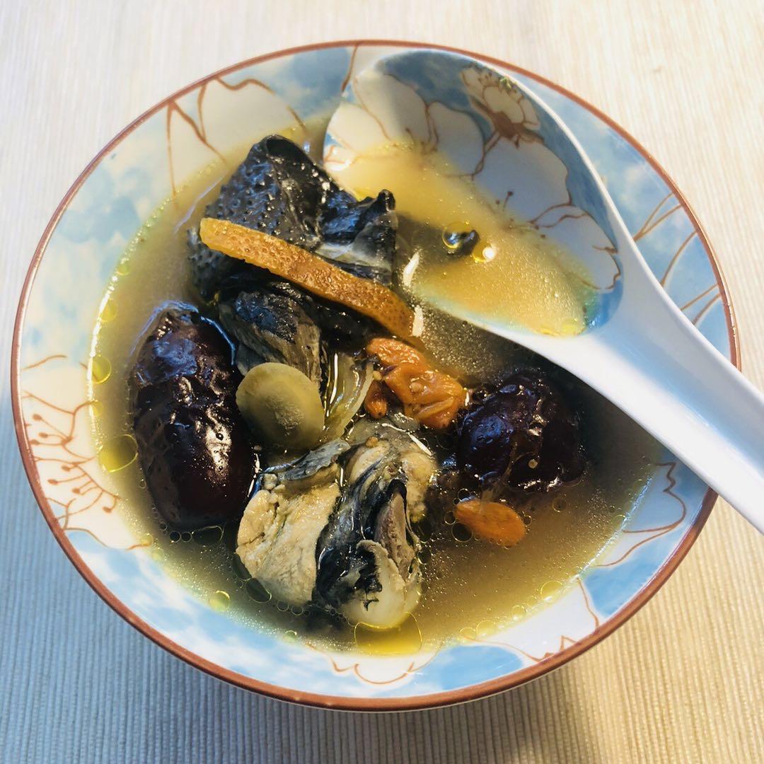 枸杞红枣乌鸡汤