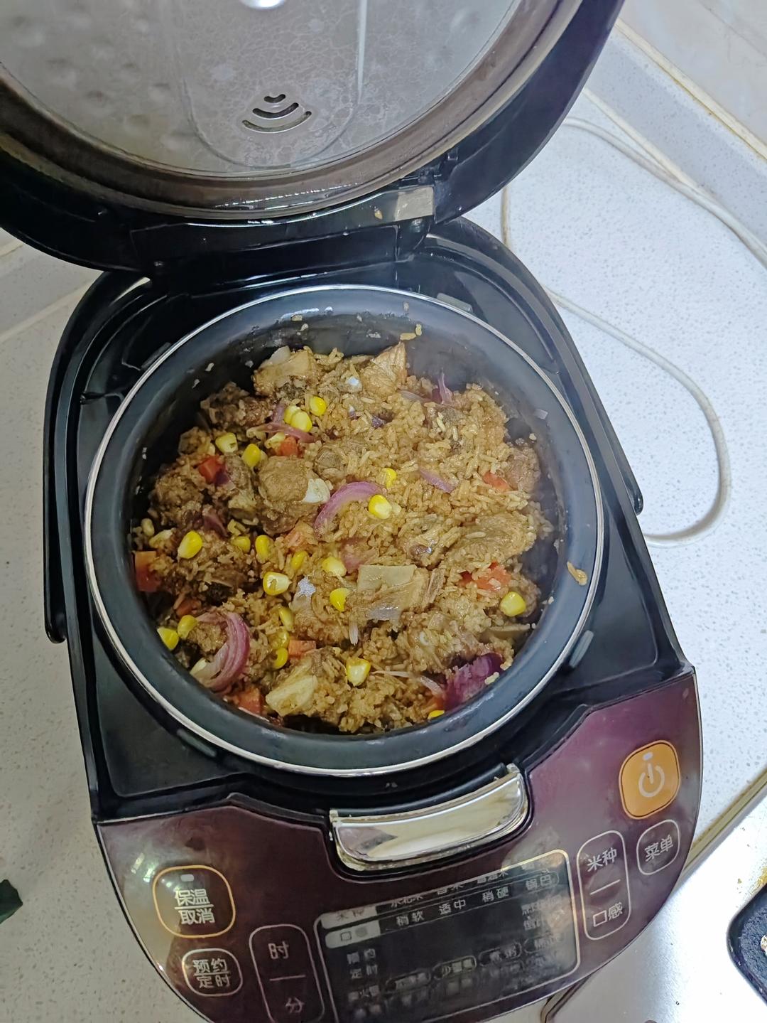 【排骨焖饭】