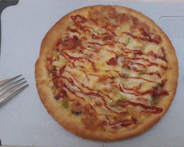 鸡肉培根火腿披萨