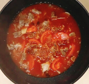 黑豆番茄牛腩汤的做法