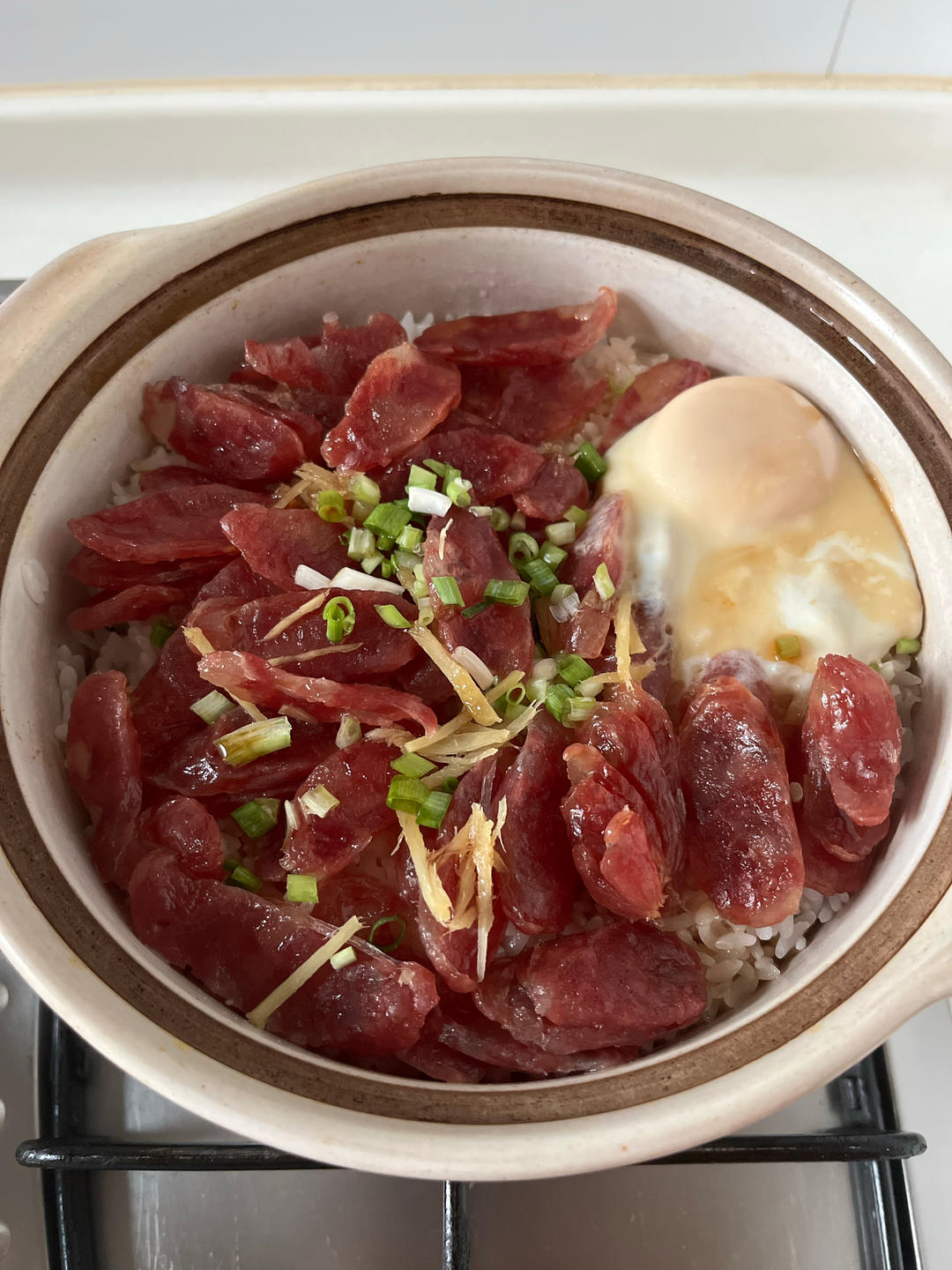 保姆级的「腊味煲仔饭2.0」加强版来了，地道老广味～