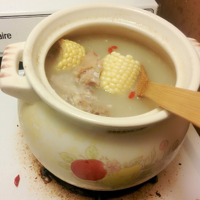 甜玉米猪手汤