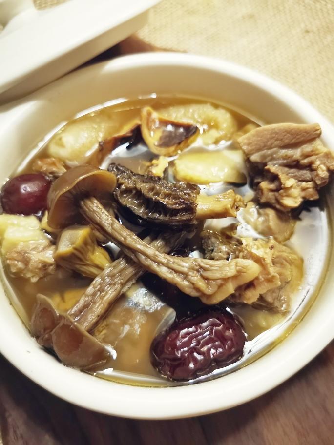 墨鱼干综合菌菇鸡汤的做法
