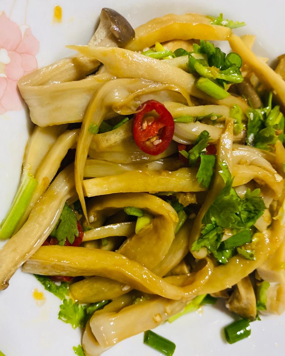比肉还好吃的【手撕凉拌杏鲍菇】，上桌扫光光