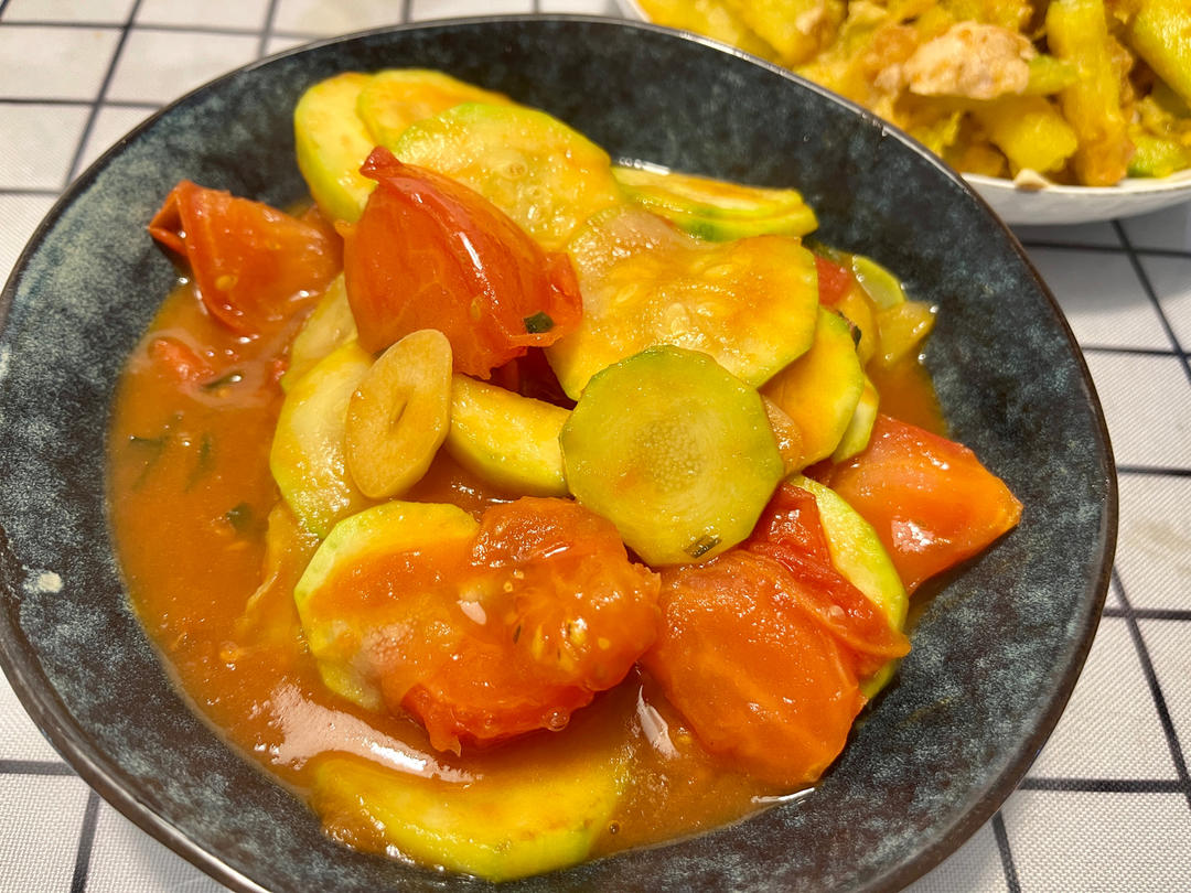 西红柿炒西葫芦