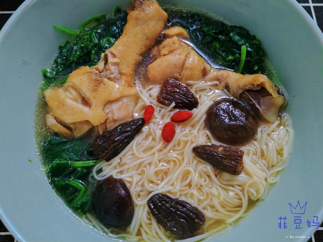香菇炖鸡腿