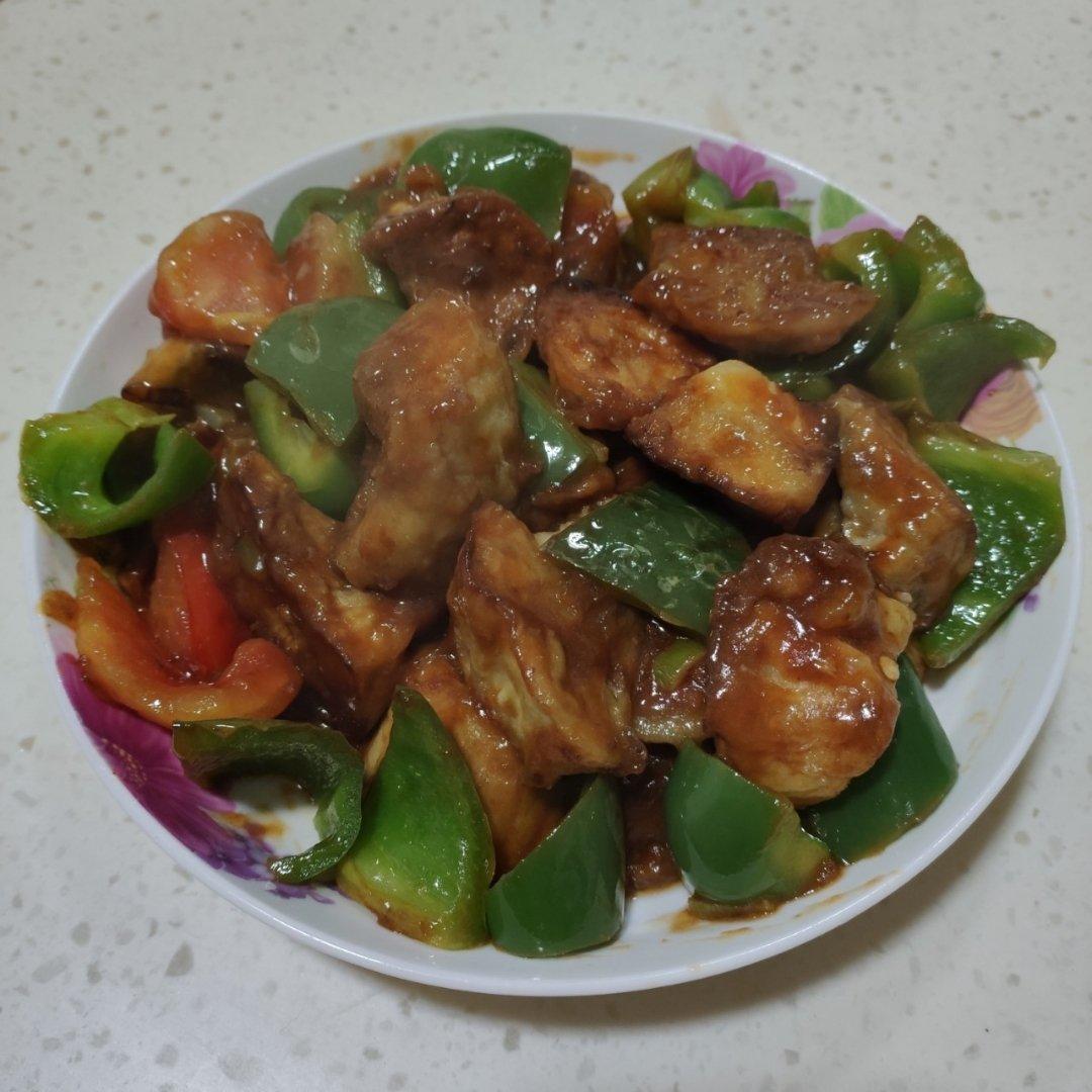 红烧茄子（佐西红柿尖椒）