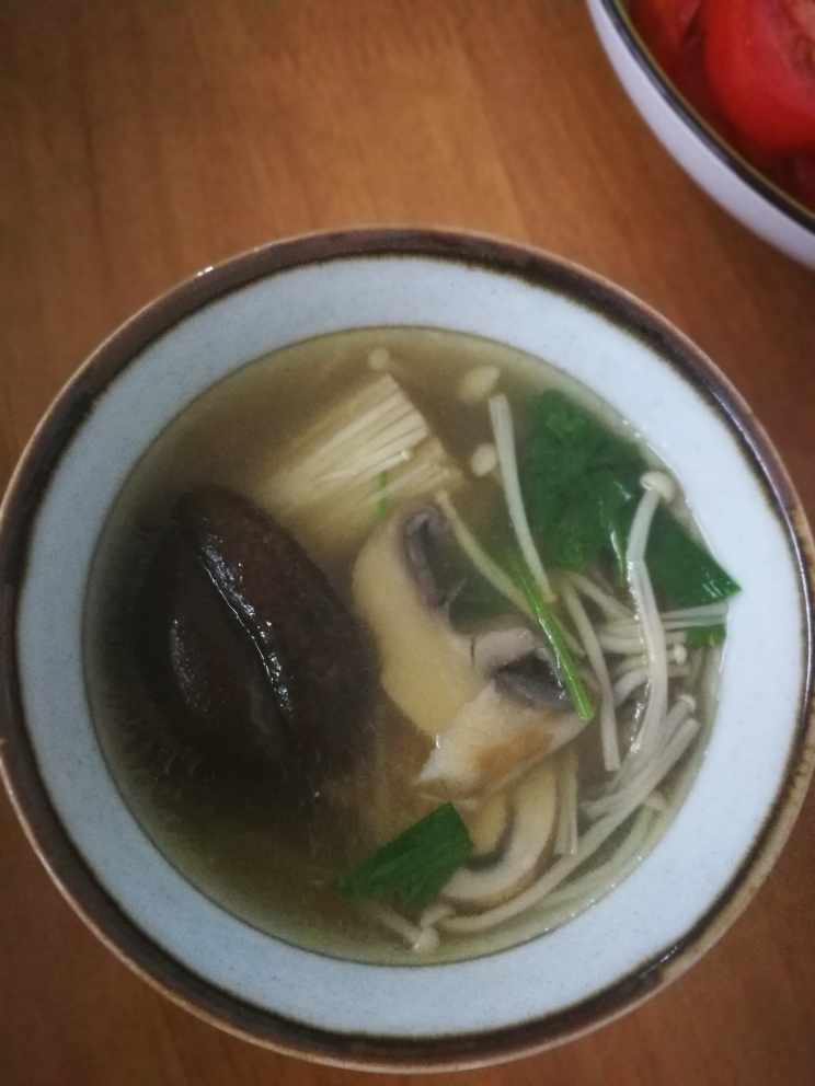 日本卡通电影里温暖的杂菌汤的做法 步骤2