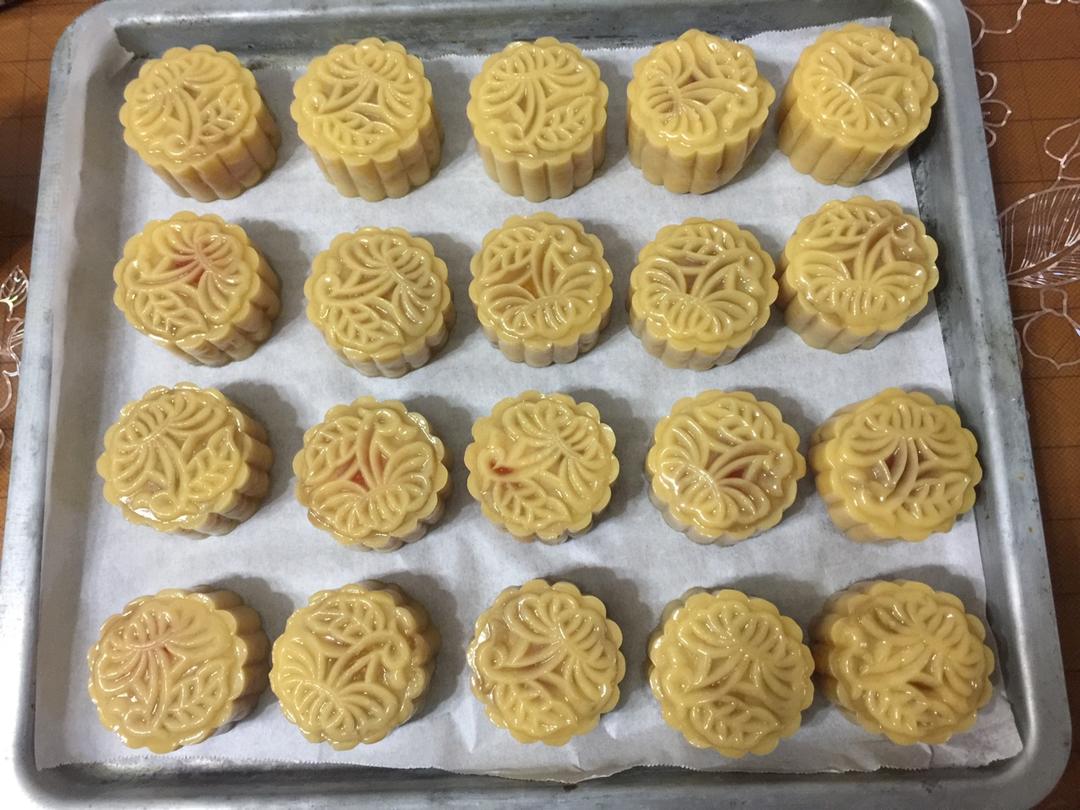 广式月饼——蛋黄莲蓉月饼