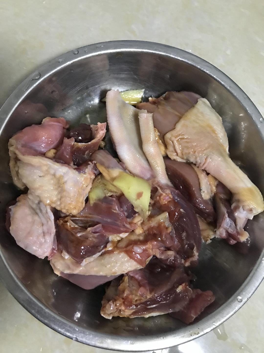 农家鸭肉炒土豆的做法 步骤1