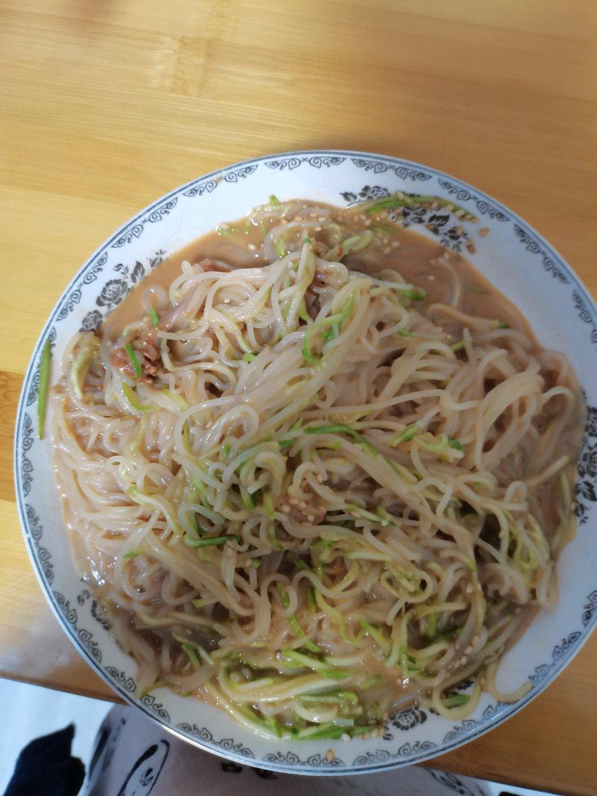凉拌冷面
