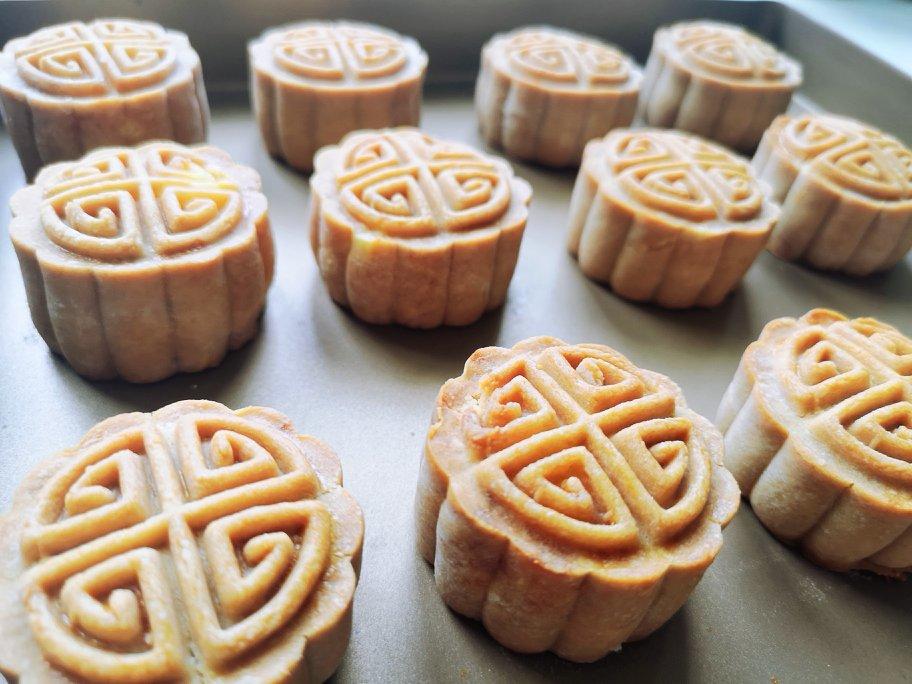 金沙奶黄月饼