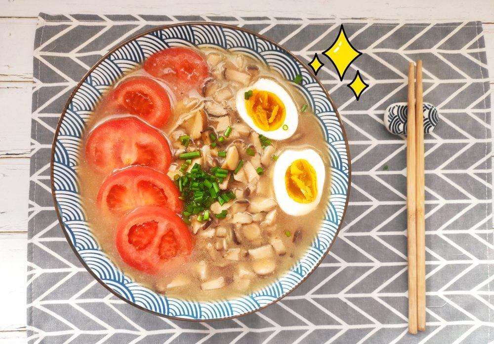 菌汤面条 看得见的香菇 尝得到的鲜美 这才是真正的菌汤